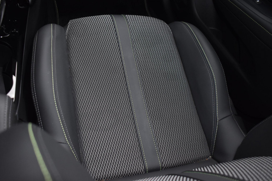 Peugeot 208 1.2 Hybrid 145PK e-DCS6 GT | Navi | Adapt. Cruise | 360 Camera | LED | Incl. garantie Peugeot 208 1.2 Hybrid 145PK e-DCS6 GT | Navi | Adapt. Cruise | 360 Camera | LED | Incl. garantie