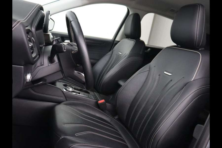 Ford Kuga 2.5 PHEV Vignale | Head-Up | Trekhaak | Adaptive cruise | Leder | 360 Camera | Stoelverwarming | Digital Cockpit | Carplay | Dodehoek detectie | Navigatie | Keyless | Achterbankverwarming | Plug In