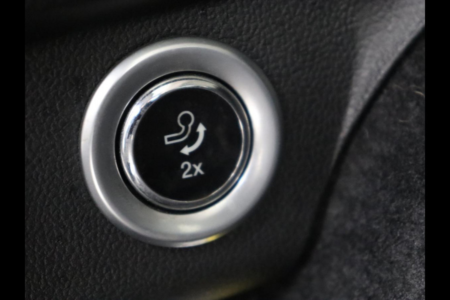 Ford Kuga 2.5 PHEV Vignale | Head-Up | Trekhaak | Adaptive cruise | Leder | 360 Camera | Stoelverwarming | Digital Cockpit | Carplay | Dodehoek detectie | Navigatie | Keyless | Achterbankverwarming | Plug In