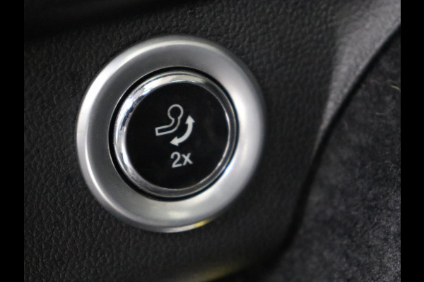Ford Kuga 2.5 PHEV Vignale | Head-Up | Trekhaak | Adaptive cruise | Leder | 360 Camera | Stoelverwarming | Digital Cockpit | Carplay | Dodehoek detectie | Navigatie | Keyless | Achterbankverwarming | Plug In