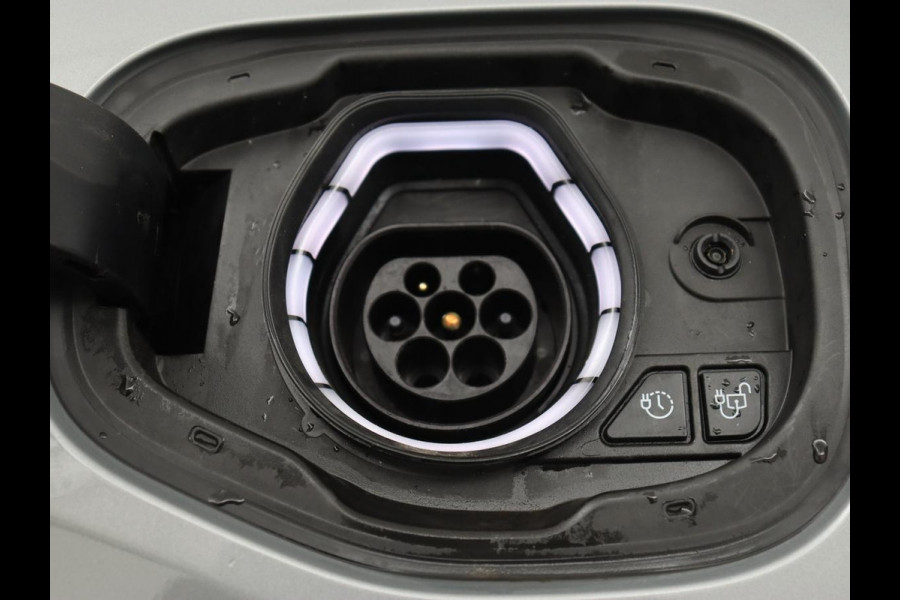 Ford Kuga 2.5 PHEV Vignale | Head-Up | Trekhaak | Adaptive cruise | Leder | 360 Camera | Stoelverwarming | Digital Cockpit | Carplay | Dodehoek detectie | Navigatie | Keyless | Achterbankverwarming | Plug In