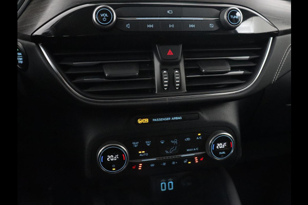 Ford Kuga 2.5 PHEV Vignale | Head-Up | Trekhaak | Adaptive cruise | Leder | 360 Camera | Stoelverwarming | Digital Cockpit | Carplay | Dodehoek detectie | Navigatie | Keyless | Achterbankverwarming | Plug In