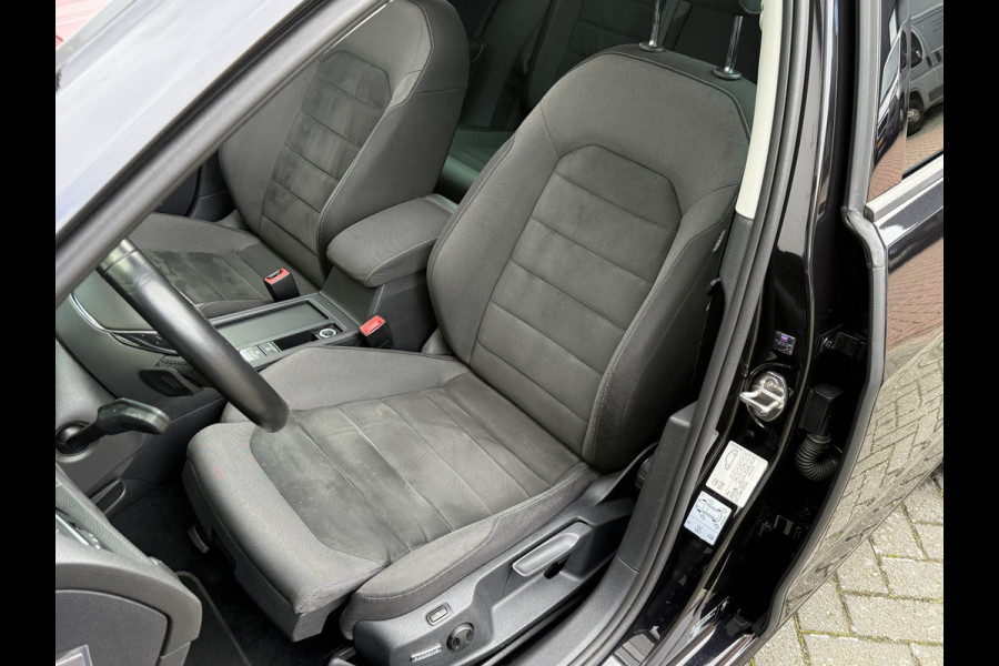 Volkswagen Golf 1.5 TSI Highline Business R | Apple Carplay | Panoramadak | ACC