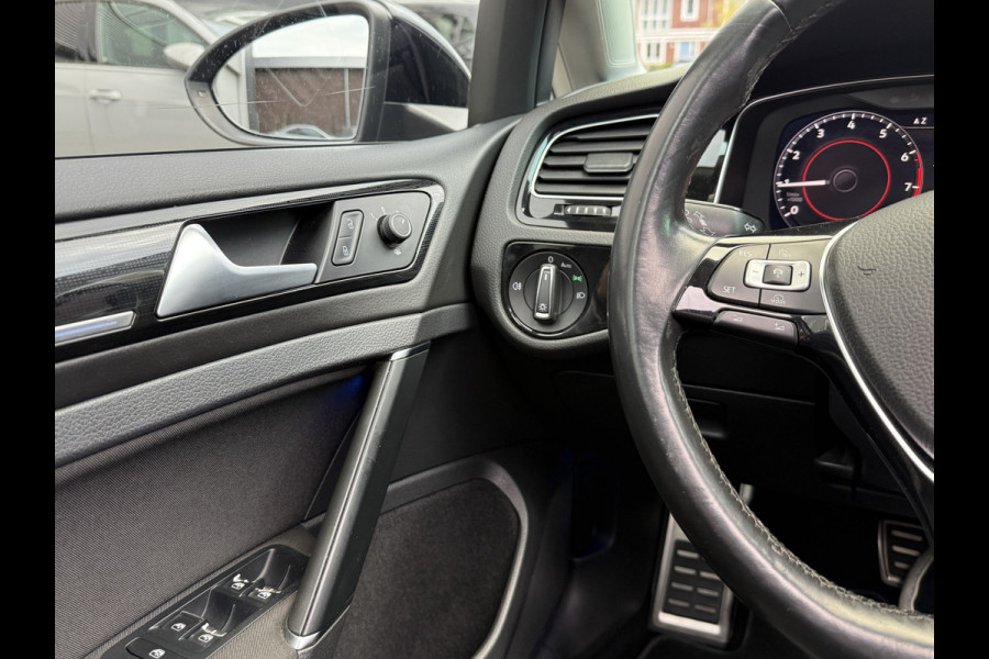 Volkswagen Golf 1.5 TSI Highline Business R | Apple Carplay | Panoramadak | ACC