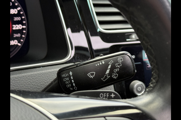 Volkswagen Golf 1.5 TSI Highline Business R | Apple Carplay | Panoramadak | ACC