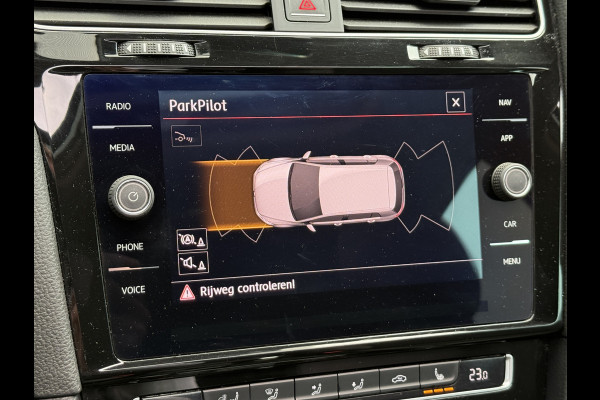 Volkswagen Golf 1.5 TSI Highline Business R | Apple Carplay | Panoramadak | ACC