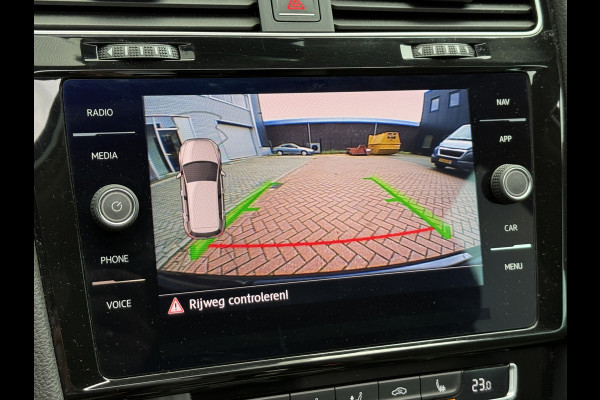 Volkswagen Golf 1.5 TSI Highline Business R | Apple Carplay | Panoramadak | ACC