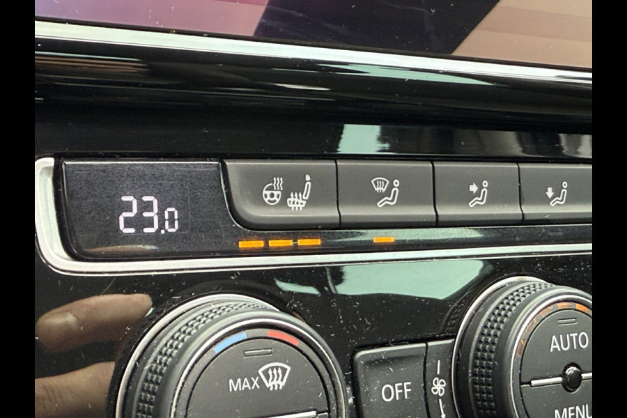 Volkswagen Golf 1.5 TSI Highline Business R | Apple Carplay | Panoramadak | ACC