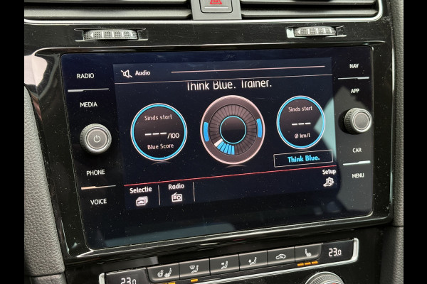 Volkswagen Golf 1.5 TSI Highline Business R | Apple Carplay | Panoramadak | ACC