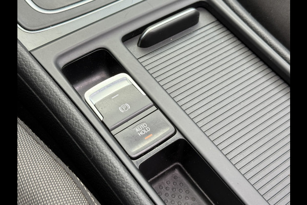 Volkswagen Golf 1.5 TSI Highline Business R | Apple Carplay | Panoramadak | ACC