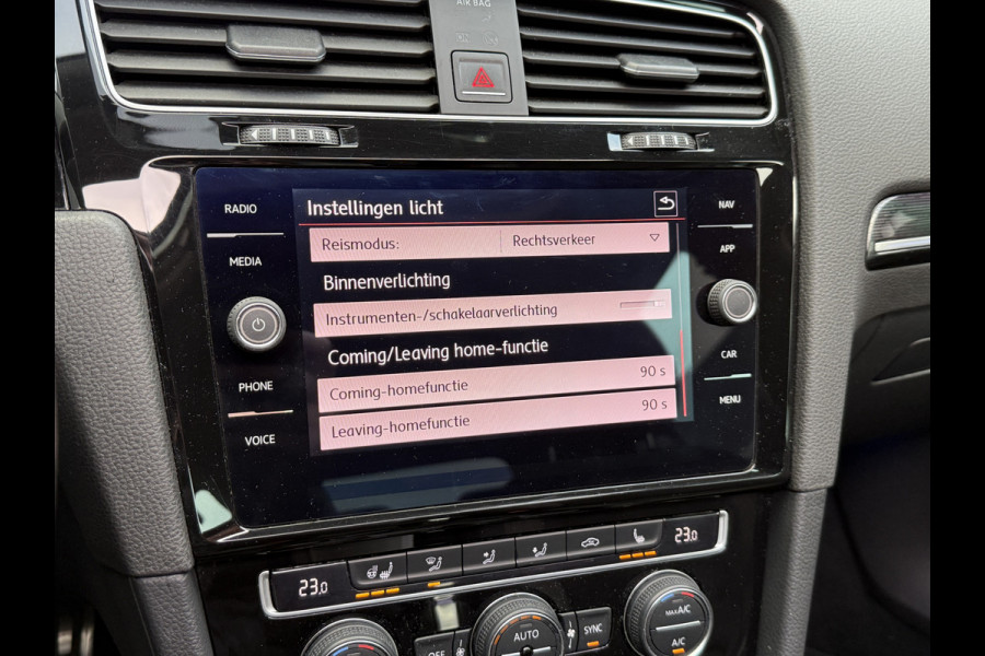 Volkswagen Golf 1.5 TSI Highline Business R | Apple Carplay | Panoramadak | ACC