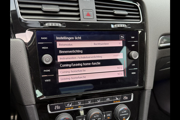 Volkswagen Golf 1.5 TSI Highline Business R | Apple Carplay | Panoramadak | ACC