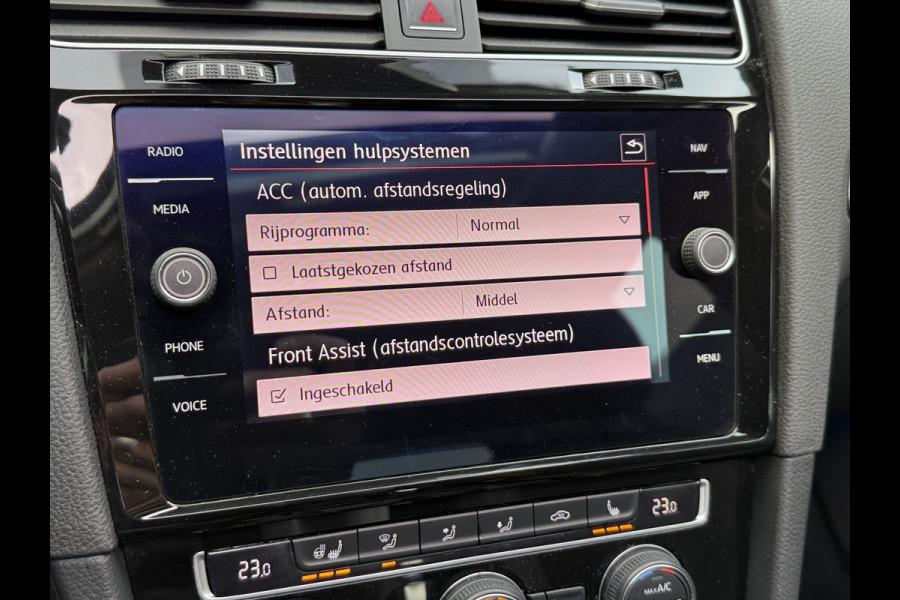 Volkswagen Golf 1.5 TSI Highline Business R | Apple Carplay | Panoramadak | ACC