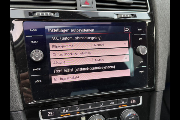 Volkswagen Golf 1.5 TSI Highline Business R | Apple Carplay | Panoramadak | ACC