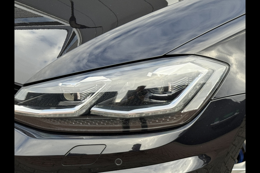 Volkswagen Golf 1.5 TSI Highline Business R | Apple Carplay | Panoramadak | ACC