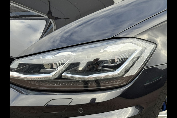 Volkswagen Golf 1.5 TSI Highline Business R | Apple Carplay | Panoramadak | ACC