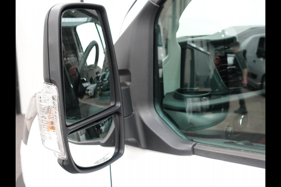 Ford Transit 310 2.0 TDCI L2H2 Trend Automaat Airco Navigatie Bluetooth Camera Cruise Control Trekhaak