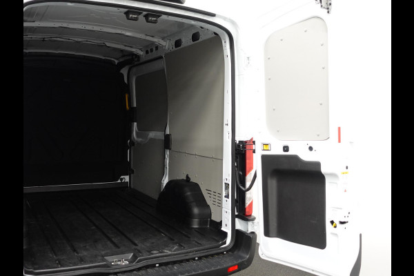 Ford Transit 310 2.0 TDCI L2H2 Trend Automaat Airco Navigatie Bluetooth Camera Cruise Control Trekhaak