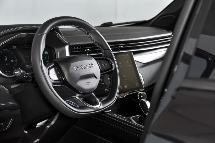 Lynk & Co 01 1.5 PHEV 261PK MY23 | Donkere hemel | 360 Camera | 7.4 kWh Boordlader | S/K-panodak | Adapt. Cruise | Memory | Elek. klep | LM 20" | 8551