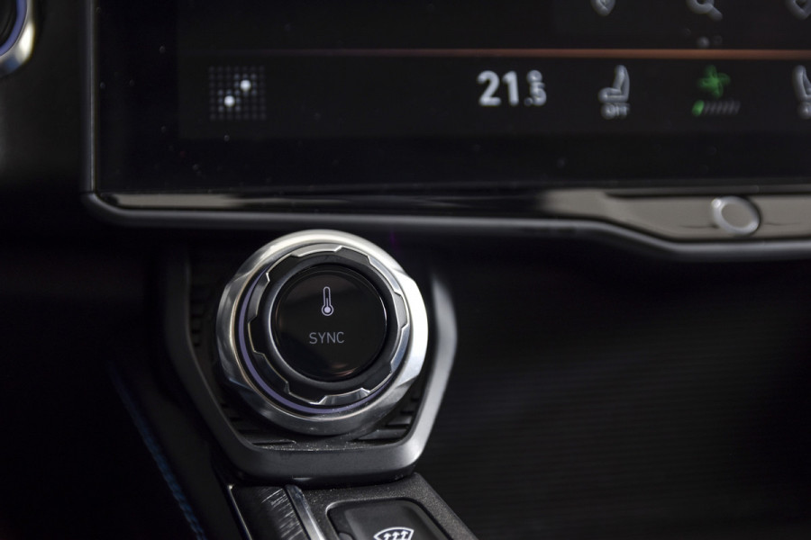 Lynk & Co 01 1.5 PHEV 261PK MY23 | Donkere hemel | 360 Camera | 7.4 kWh Boordlader | S/K-panodak | Adapt. Cruise | Memory | Elek. klep | LM 20" | 8551