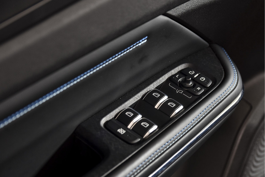 Lynk & Co 01 1.5 PHEV 261PK MY23 | Donkere hemel | 360 Camera | 7.4 kWh Boordlader | S/K-panodak | Adapt. Cruise | Memory | Elek. klep | LM 20" | 8551