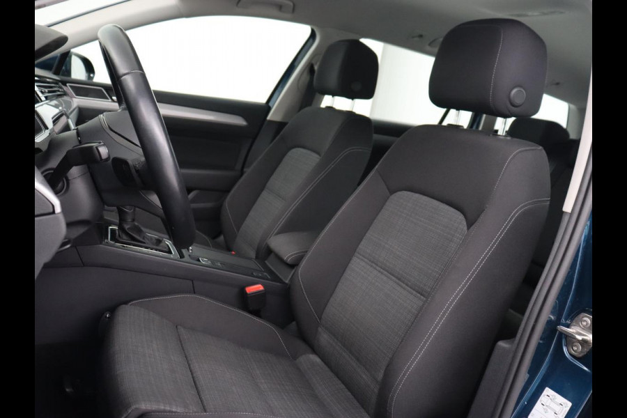 Volkswagen Passat 1.5 TSI Business | Stoelverwarming | Carplay | Trekhaak | Camera | Virtual Cockpit | Navigatie | Smartphone Entry | Adaptive cruise | Full LED Volkswagen Passat 1.5 TSI Business | Stoelverwarming | Carplay | Trekhaak | Camera | Virtual Cockpit | Navigatie | Smartphone Entry | Adaptive cruise | Full LED