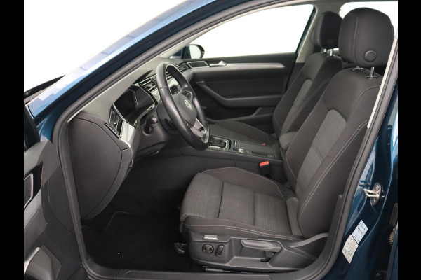 Volkswagen Passat 1.5 TSI Business | Stoelverwarming | Carplay | Trekhaak | Camera | Virtual Cockpit | Navigatie | Smartphone Entry | Adaptive cruise | Full LED Volkswagen Passat 1.5 TSI Business | Stoelverwarming | Carplay | Trekhaak | Camera | Virtual Cockpit | Navigatie | Smartphone Entry | Adaptive cruise | Full LED