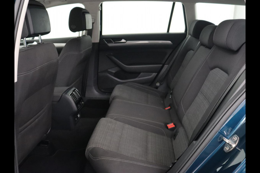 Volkswagen Passat 1.5 TSI Business | Stoelverwarming | Carplay | Trekhaak | Camera | Virtual Cockpit | Navigatie | Smartphone Entry | Adaptive cruise | Full LED Volkswagen Passat 1.5 TSI Business | Stoelverwarming | Carplay | Trekhaak | Camera | Virtual Cockpit | Navigatie | Smartphone Entry | Adaptive cruise | Full LED