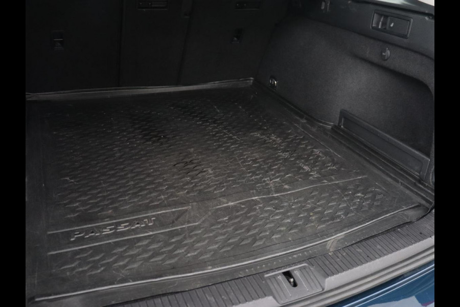 Volkswagen Passat 1.5 TSI Business | Stoelverwarming | Carplay | Trekhaak | Camera | Virtual Cockpit | Navigatie | Smartphone Entry | Adaptive cruise | Full LED Volkswagen Passat 1.5 TSI Business | Stoelverwarming | Carplay | Trekhaak | Camera | Virtual Cockpit | Navigatie | Smartphone Entry | Adaptive cruise | Full LED