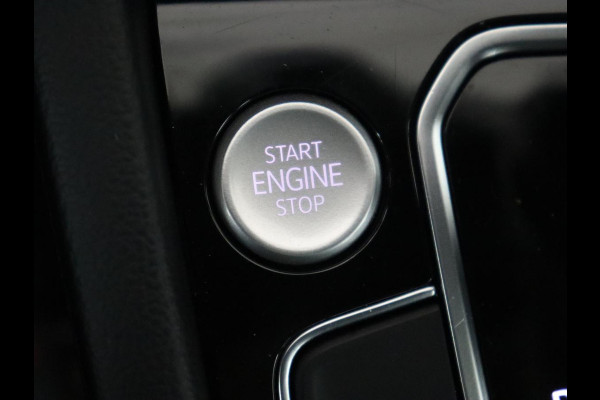 Volkswagen Passat 1.5 TSI Business | Stoelverwarming | Carplay | Trekhaak | Camera | Virtual Cockpit | Navigatie | Smartphone Entry | Adaptive cruise | Full LED Volkswagen Passat 1.5 TSI Business | Stoelverwarming | Carplay | Trekhaak | Camera | Virtual Cockpit | Navigatie | Smartphone Entry | Adaptive cruise | Full LED