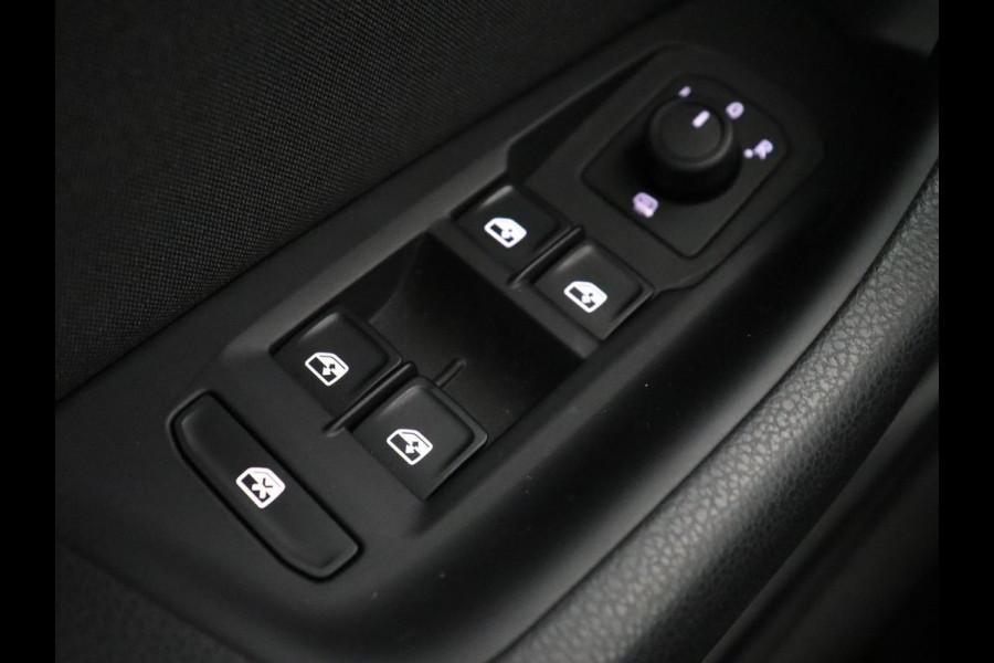 Volkswagen Passat 1.5 TSI Business | Stoelverwarming | Carplay | Trekhaak | Camera | Virtual Cockpit | Navigatie | Smartphone Entry | Adaptive cruise | Full LED Volkswagen Passat 1.5 TSI Business | Stoelverwarming | Carplay | Trekhaak | Camera | Virtual Cockpit | Navigatie | Smartphone Entry | Adaptive cruise | Full LED