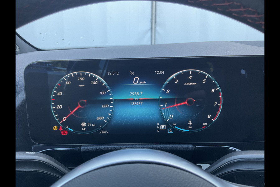 Mercedes-Benz GLA 180 Aut7 Solution AMG Pano.dak Stoel elctr+verw. Carplay Camera Business Mercedes-Benz GLA 180 Aut7 Solution AMG Pano.dak Stoel elctr+verw. Carplay Camera Business