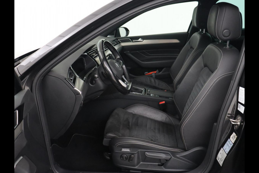 Volkswagen Passat 1.5 TSI Elegance Business R | Leder/Alcantara | Stoelverwarming | Trekhaak | Adaptive cruise | Matrix LED | Keyless | Carplay | Navigatie | Virtual Cockpit | Parkeerhulp | R Line