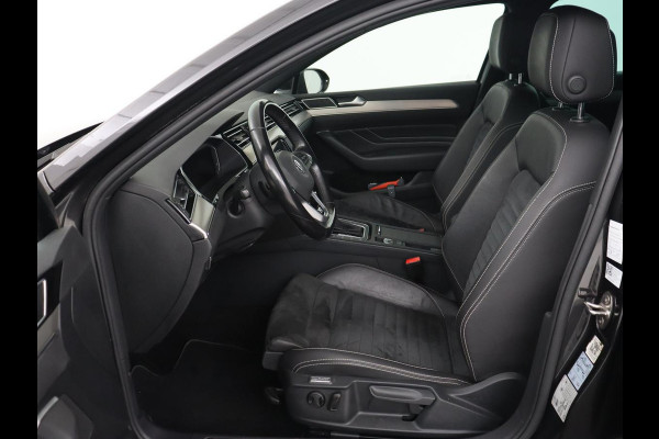 Volkswagen Passat 1.5 TSI Elegance Business R | Leder/Alcantara | Stoelverwarming | Trekhaak | Adaptive cruise | Matrix LED | Keyless | Carplay | Navigatie | Virtual Cockpit | Parkeerhulp | R Line