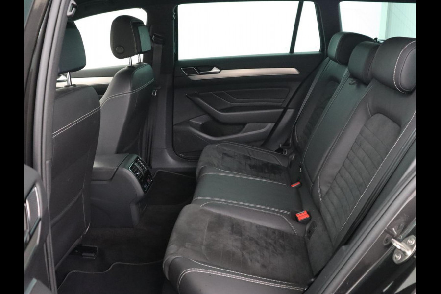 Volkswagen Passat 1.5 TSI Elegance Business R | Leder/Alcantara | Stoelverwarming | Trekhaak | Adaptive cruise | Matrix LED | Keyless | Carplay | Navigatie | Virtual Cockpit | Parkeerhulp | R Line