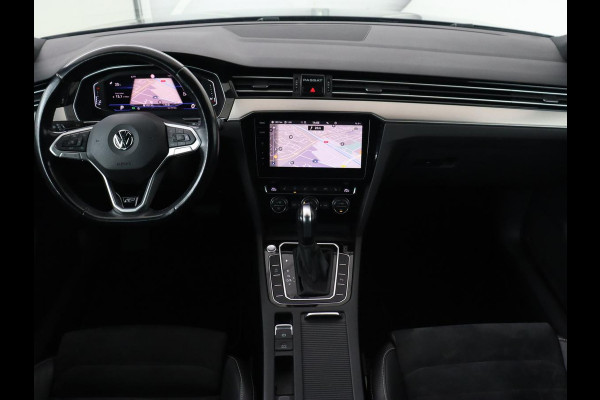 Volkswagen Passat 1.5 TSI Elegance Business R | Leder/Alcantara | Stoelverwarming | Trekhaak | Adaptive cruise | Matrix LED | Keyless | Carplay | Navigatie | Virtual Cockpit | Parkeerhulp | R Line