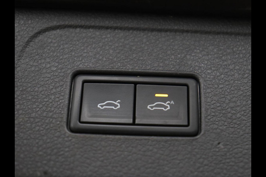 Volkswagen Passat 1.5 TSI Elegance Business R | Leder/Alcantara | Stoelverwarming | Trekhaak | Adaptive cruise | Matrix LED | Keyless | Carplay | Navigatie | Virtual Cockpit | Parkeerhulp | R Line