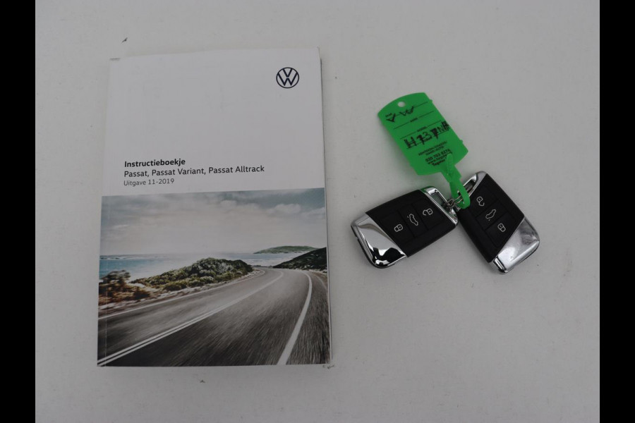 Volkswagen Passat 1.5 TSI Elegance Business R | Leder/Alcantara | Stoelverwarming | Trekhaak | Adaptive cruise | Matrix LED | Keyless | Carplay | Navigatie | Virtual Cockpit | Parkeerhulp | R Line