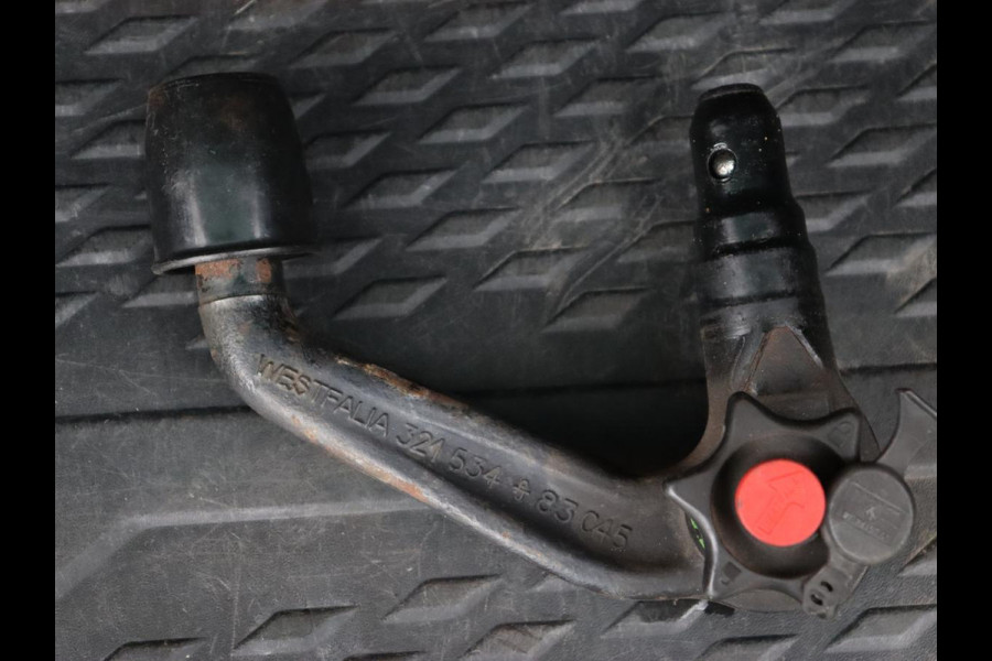 Volkswagen Passat 1.5 TSI Elegance Business R | Leder/Alcantara | Stoelverwarming | Trekhaak | Adaptive cruise | Matrix LED | Keyless | Carplay | Navigatie | Virtual Cockpit | Parkeerhulp | R Line