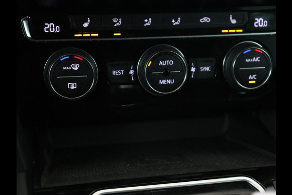 Volkswagen Passat 1.5 TSI Elegance Business R | Leder/Alcantara | Stoelverwarming | Trekhaak | Adaptive cruise | Matrix LED | Keyless | Carplay | Navigatie | Virtual Cockpit | Parkeerhulp | R Line