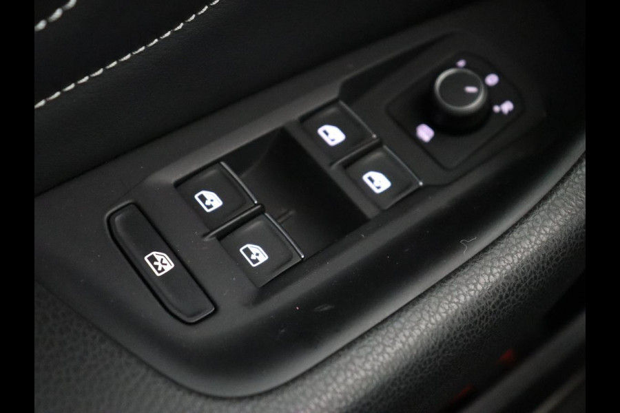 Volkswagen Passat 1.5 TSI Elegance Business R | Leder/Alcantara | Stoelverwarming | Trekhaak | Adaptive cruise | Matrix LED | Keyless | Carplay | Navigatie | Virtual Cockpit | Parkeerhulp | R Line