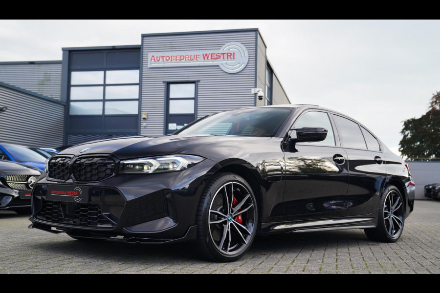 BMW 3-serie 330e xDrive M-pakket | BMW LED | Adaptieve Cruise | Camera | Harman/Kardon | Carbon | Driving Assistant | Active Guard BMW 3-serie 330e xDrive M-pakket | BMW LED | Adaptieve Cruise | Camera | Harman/Kardon | Carbon | Driving Assistant | Active Guard