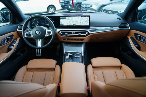 BMW 3-serie 330e xDrive M-pakket | BMW LED | Adaptieve Cruise | Camera | Harman/Kardon | Carbon | Driving Assistant | Active Guard BMW 3-serie 330e xDrive M-pakket | BMW LED | Adaptieve Cruise | Camera | Harman/Kardon | Carbon | Driving Assistant | Active Guard