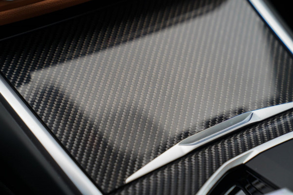 BMW 3-serie 330e xDrive M-pakket | BMW LED | Adaptieve Cruise | Camera | Harman/Kardon | Carbon | Driving Assistant | Active Guard BMW 3-serie 330e xDrive M-pakket | BMW LED | Adaptieve Cruise | Camera | Harman/Kardon | Carbon | Driving Assistant | Active Guard