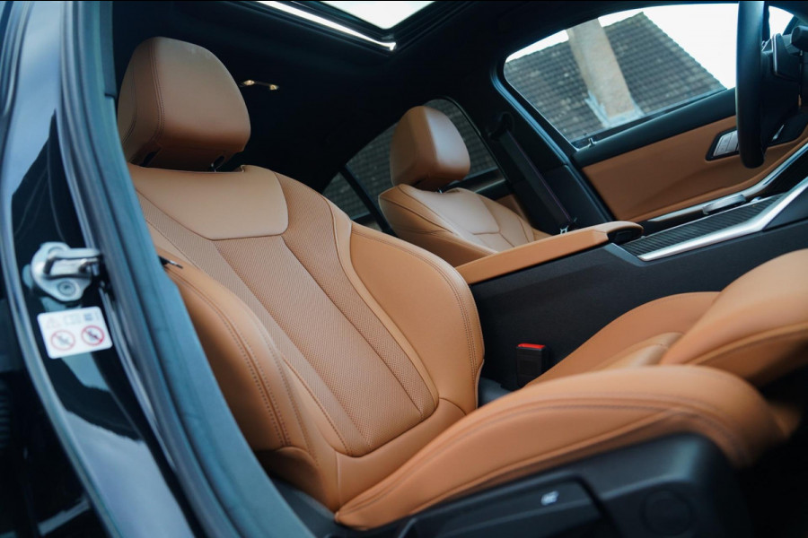 BMW 3-serie 330e xDrive M-pakket | BMW LED | Adaptieve Cruise | Camera | Harman/Kardon | Carbon | Driving Assistant | Active Guard BMW 3-serie 330e xDrive M-pakket | BMW LED | Adaptieve Cruise | Camera | Harman/Kardon | Carbon | Driving Assistant | Active Guard