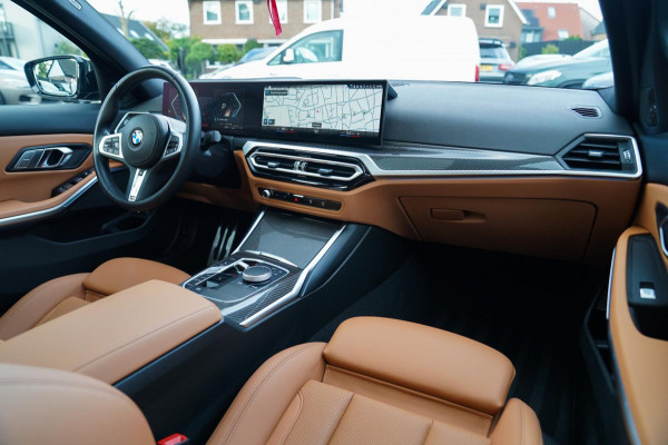 BMW 3-serie 330e xDrive M-pakket | BMW LED | Adaptieve Cruise | Camera | Harman/Kardon | Carbon | Driving Assistant | Active Guard BMW 3-serie 330e xDrive M-pakket | BMW LED | Adaptieve Cruise | Camera | Harman/Kardon | Carbon | Driving Assistant | Active Guard