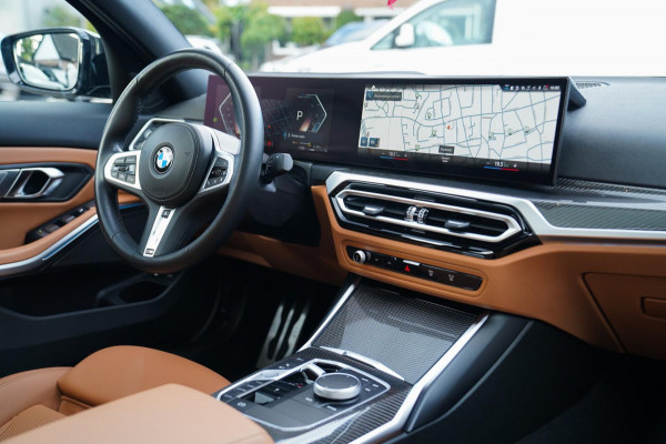 BMW 3-serie 330e xDrive M-pakket | BMW LED | Adaptieve Cruise | Camera | Harman/Kardon | Carbon | Driving Assistant | Active Guard BMW 3-serie 330e xDrive M-pakket | BMW LED | Adaptieve Cruise | Camera | Harman/Kardon | Carbon | Driving Assistant | Active Guard
