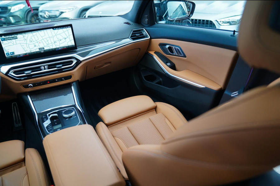 BMW 3-serie 330e xDrive M-pakket | BMW LED | Adaptieve Cruise | Camera | Harman/Kardon | Carbon | Driving Assistant | Active Guard BMW 3-serie 330e xDrive M-pakket | BMW LED | Adaptieve Cruise | Camera | Harman/Kardon | Carbon | Driving Assistant | Active Guard