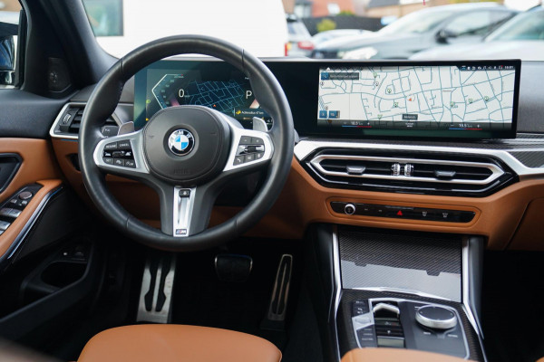 BMW 3-serie 330e xDrive M-pakket | BMW LED | Adaptieve Cruise | Camera | Harman/Kardon | Carbon | Driving Assistant | Active Guard BMW 3-serie 330e xDrive M-pakket | BMW LED | Adaptieve Cruise | Camera | Harman/Kardon | Carbon | Driving Assistant | Active Guard