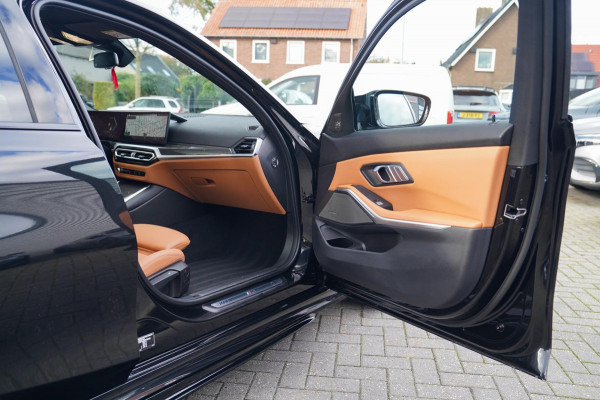 BMW 3-serie 330e xDrive M-pakket | BMW LED | Adaptieve Cruise | Camera | Harman/Kardon | Carbon | Driving Assistant | Active Guard BMW 3-serie 330e xDrive M-pakket | BMW LED | Adaptieve Cruise | Camera | Harman/Kardon | Carbon | Driving Assistant | Active Guard